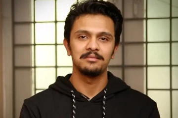 தனுஷை தொடர்ந்து பிரபல நடிகருடன் கைகோர்க்கும் இயக்குனர் கார்த்திக் நரேன்.. யாருடன் தெரியுமா