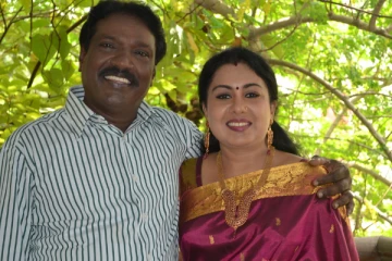 வார சந்தைக்கு வந்த பிரபல பாடகரின் செல்போன் திருட்டு...!