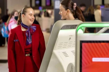 உலகளவில் வைரலான விமான பணிப்பெண்... குவியும் வாழ்த்துக்கள்!