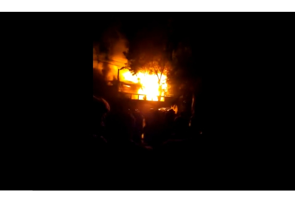 அதிபர் மாளிகையை தீ வைத்து கொளுத்திய போராட்டக்காரர்கள் - வைரலாகும் வீடியோ - தமிழ்நாடு