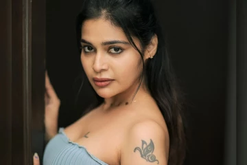 கிளாமரில் எல்லைமீறும் தர்ஷா குப்தா.. இவ்வளவு கவர்ச்சியா போட்டோஷூட்டா..