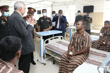 ரணில் விக்ரமசிங்க இராணுவ மருத்துவமனைக்கு விஜயம்