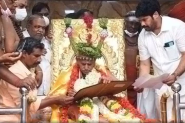 திடீர் சாமியார் அன்னபூரணி குறித்த கேள்விக்கு என் வாயைப் பிடுங்குகிறீர்களா என கேட்டு தெறித்து ஓடிய ஆதீனம்