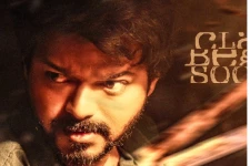 வெளியானது மாஸ்டர் திரைப்படத்தின் ஹிந்தி போஸ்டர், வெறித்தனமான கொண்டாட்டத்தில் ரசிகர்கள்..