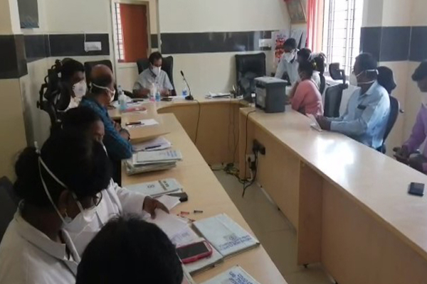 ஆக்சிஜன் இருந்தும் பரிதாபமாக பலியான நான்கு பேர் - கர்நாடகாவில் துயர சம்பவம் | People Died In Kolar Depsite Oxygen Availability ஆக்சிஜன் இருந்தும் பரிதாபமாக பலியான நான்கு பேர் - கர்நாடகாவில் துயர சம்பவம் | People Died In Kolar Depsite Oxygen Availability