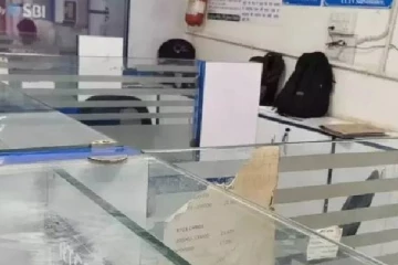 மதிய உணவுக்கு மொத்தமாக சென்ற ஊழியர்கள்.., புகைப்படத்தை பகிர்ந்த வாடிக்கையாளரை எச்சரித்த SBI