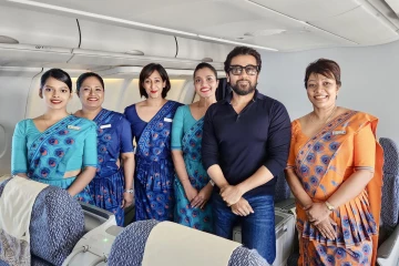 இலங்கை வந்த நடிகர் சூர்யா; விமான ஊழியர்களுடன் செல்ஃபி!