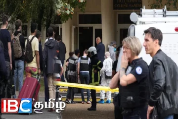 பிரான்சில் பயங்கரம் : புத்தக பையை சோதனை செய்தவரை குத்திக் கொன்ற மாணவர்