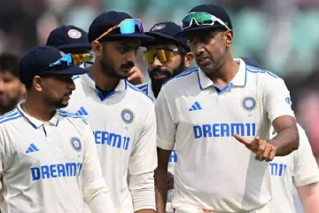 அஸ்வினிடம் பந்தை கொடுத்து காண்பிக்க சொன்ன குல்தீப்! சுவாரஸ்ய சம்பவம்