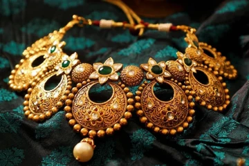 வரலாறு காணாத உச்சம் தொட்ட தங்கம் விலை - கலக்கத்தில் மக்கள்!