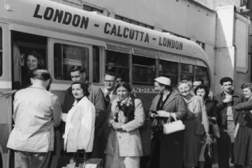 லண்டன் டூ கொல்கத்தா 50 நாட்கள்; பேருந்து சேவை - ஏன் நிறுத்தப்பட்டது தெரியுமா?