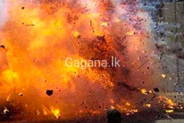 මෙරට බෝම්බ පිපිරීමකින් සිව්දෙනෙක් බරපතල තුවාල ලබා රෝහල්ගත කෙරේ.