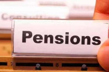 පැන්ෂන් කැපුණු මන්ත්‍රීලා විශ්‍රාමවැටුප් සමග ඔවුන්ගේ පැරණි රැකියා ඉල්ලයි