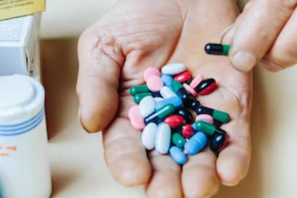 காலாவதியான மாத்திரைகளை உட்கொண்டால் உயிருக்கே ஆபத்தா? மருத்துவர் விளக்கம் | What Will Happens If You Take Expired Medicines காலாவதியான மாத்திரைகளை உட்கொண்டால் உயிருக்கே ஆபத்தா? மருத்துவர் விளக்கம் | What Will Happens If You Take Expired Medicines