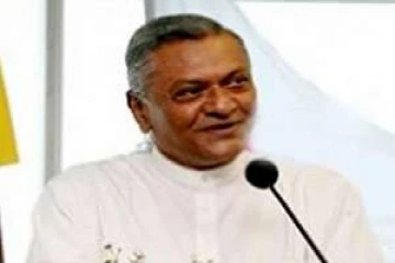 சால்வையின்றி நாடாளுமன்றம் வந்த ராஜபக்ச சகோதரர்
