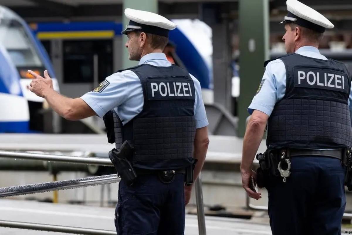 ஜேர்மனியில் ட்ரோன் கமெராக்களுடன் சிக்கிய இருவர்: உளவாளிகள் என சந்தேகத்தின் பேரில் கைது | German Police Arrest 2 Suspected Spies With Drones