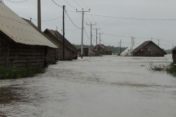 வெள்ள நீரில் மூழ்கிய உப்பளங்கள்: உப்புக்கு தட்டுப்பாடு ஏற்படும் அபாயம்! | Tons Of Salt Washed Away By Floodwaters வெள்ள நீரில் மூழ்கிய உப்பளங்கள்: உப்புக்கு தட்டுப்பாடு ஏற்படும் அபாயம்! | Tons Of Salt Washed Away By Floodwaters