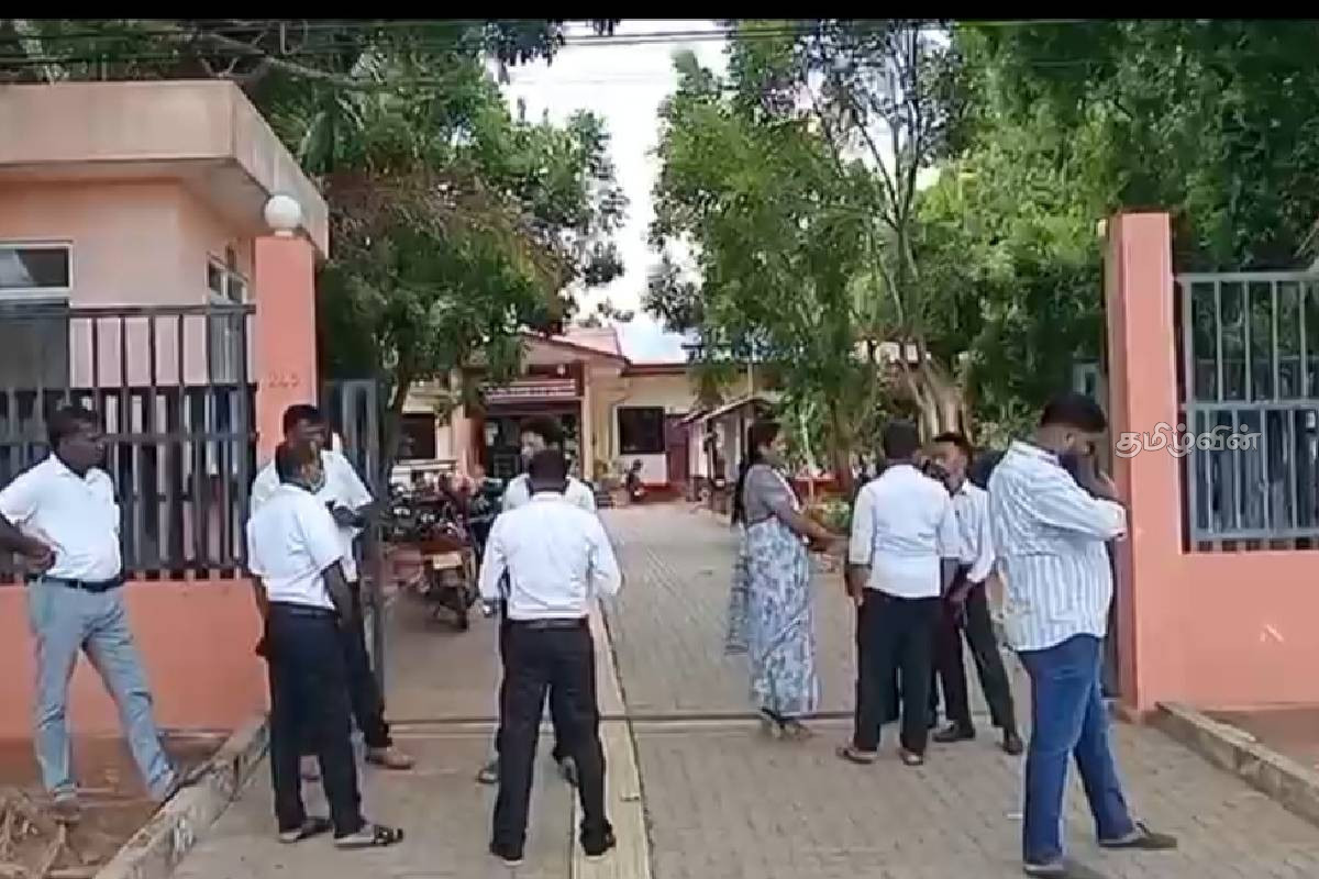 வவுனியா வடக்கு பிரதேச சபை தவிசாளருக்கு எதிராக வெளிநடப்பு! | Walkout Vavuniya North Pradeshiya Sabha Chairman வவுனியா வடக்கு பிரதேச சபை தவிசாளருக்கு எதிராக வெளிநடப்பு! | Walkout Vavuniya North Pradeshiya Sabha Chairman