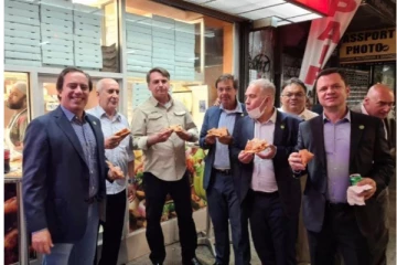 “வெளியே போ” -  தடுப்பூசி போடாததால் பிரேசில் அதிபருக்கு நேர்ந்த கதி