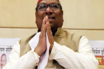 இந்தி தெரியாவிட்டால் நாட்டை விட்டு போங்கள் : உபி அமைச்சர் சஞ்சய் சர்ச்சை கருத்து