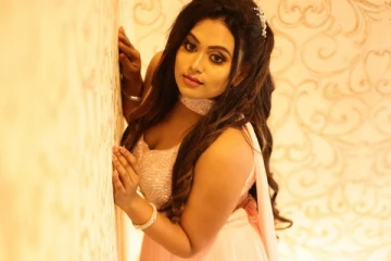 அந்த இடத்தை தேடுறாங்களா.. ஆபாச கேள்வியால் வில்லி வெண்பா ஷாக்