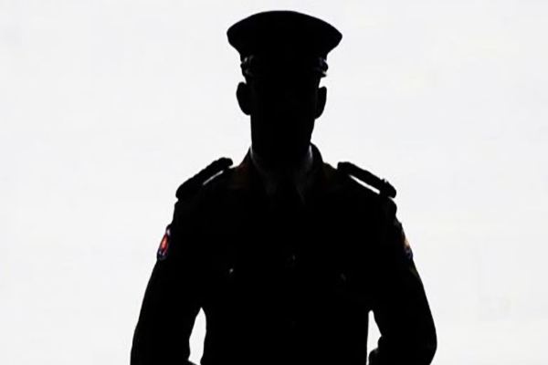 நன்கொடை பெட்டியிலிருந்து பணத்தை  திருடிய காவல்துறை உத்தியோகத்தர் கைது! - ஐபிசி தமிழ்