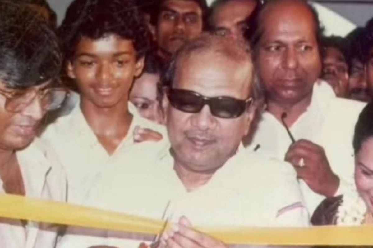 பேசுபொருளாகும் விஜயின் புகைப்படம்.. தமிழ்நாட்டு அரசியலை புரட்டிப்போட்ட வரலாறு! | Tamil Nadu Election Tvk Vijay 2026