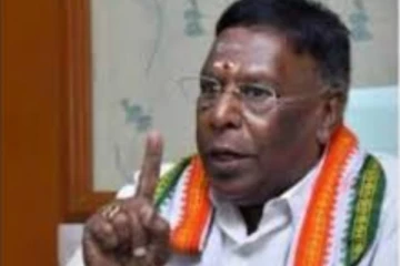 என்னை மிரட்டி பாருங்கள்: பாஜகவுக்கு சவால் விட்ட நாராயணசாமி