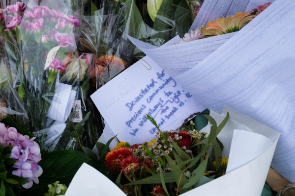 போண்டி கடற்கரை அசம்பாவிதம்; மடக்கி பிடித்தவரை நேரில் சென்று பாராட்டிய பிரதமர்! | Bondi Beach Incident Pm Visit Apprehended Hero போண்டி கடற்கரை அசம்பாவிதம்; மடக்கி பிடித்தவரை நேரில் சென்று பாராட்டிய பிரதமர்! | Bondi Beach Incident Pm Visit Apprehended Hero