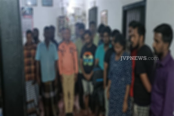 சுற்றிவளைத்த கடற்படையினர்;  சிக்கிய 77 பேர்! | Encircled Marines 77 People Trapped