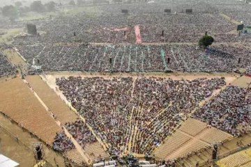 இந்தியாவில் கடும் வெப்பத்தினால் 13 பேர் பலி: அரச விருது விழாவில் சோகம்!