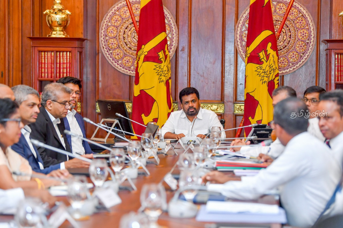 அரச நிறுவனங்களை முழுமையாக டிஜிட்டல் மயமாக்கும் பணிகள் துரிதம் - ஜனாதிபதி அநுரகுமார தலைமையில் மீளாய்வுக் கூட்டம் | Achieve Full Digitization Are Being Accelerated