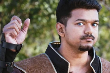 விஜய் மேனேஜர் தானேன்னு மூஞ்சில் புகைத்து தள்ளிய நடிகர்!! புலி தயாரிப்பாளர் ஓப்பன்