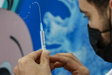 நான்காவது தடுப்பூசி செலுத்த தயாராகும் நாடு!