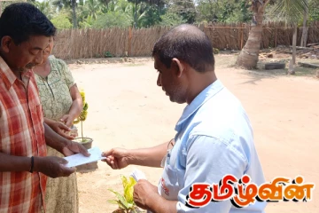 கிளிநொச்சி - தர்மபுரம் பகுதியிலும் வாக்காளர் அட்டைகள் விநியோகம்