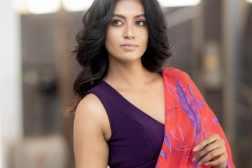 பாரதி கண்ணம்மா புகழ் ரோஷ்ணி ஹரிப்ரியன் - சேலையில் அழகிய போட்டோஷூட்