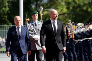 ஆயுத உதவிகளை நாடிய உக்ரைன் பிரதமர்!