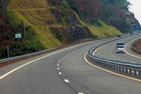 அதிவேக நெடுஞ்சாலைகளில் பயணிக்கும் சாரதிகளுக்கு முக்கிய அறிவிப்பு! | No Tolls On Expressways Bad Weather