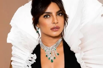 பிரியங்காவா இது? இளமை பருவத்தில் எடுத்துக்கொண்ட டூபீஸ் போட்டோஷூ..