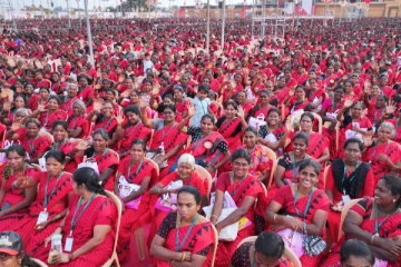 திரும்பும் திசையெங்கும் கருப்பு சிவப்பு - மிரளவைத்த மாநாட்டு ஏற்பாடுகள்