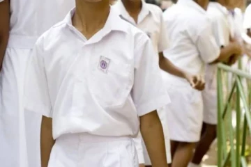 மட்டக்களப்பில் பாடசாலைக்குள் அத்துமீறி நுழைந்து மாணவனை தாக்கிய அரசியல்வாதி!