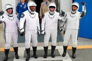 4 விண்வெளி வீரர்களை விண்ணுக்கு அனுப்பும் ஸ்பேஸ் எக்ஸ்!