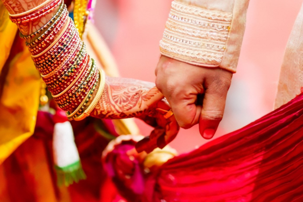 19 வயதில் 8 ஆண்களுடன் திருமணம் - பணத்திற்காக நடந்த மோசடி | Andhra Women Marry 8 Mens At 19 Age For Dupe Money