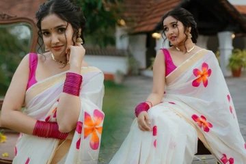 கேரள புத்தாண்டு ஸ்பெஷல்!! 21 வயதான அனிகாவின் க்யூட் புகைப்படங்கள்...