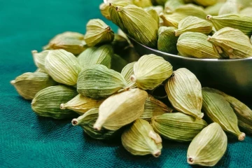 தினமும் தூங்கும் முன் 1 ஏலக்காய் சாப்பிடுவதால் கிடைக்கும் நன்மைகள் என்னென்ன?
