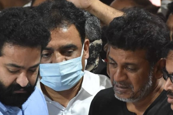 நான் தூக்கி வளர்த்த புள்ள போயிட்டானே..கதறி அழுத நடிகர் புனீத் அண்ணன் | Puneeth Rajkumar Death Brother Crying