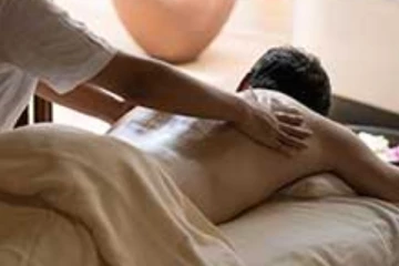 සම්භාහන මධ්‍යස්ථානයක් තුළ දී පුද්ගලයෙක් මිය ගිහින්.