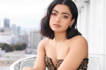 ராஷ்மிகா மந்தனா ஜப்பானில் நடந்த விருது விழாவுக்கு கிளாமராக சென்றிருக்கும் ஸ்டில்கள்