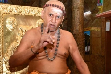 பருவம் தவறி மழை பெய்வதற்கு இளைஞர்களே காரணம் - மதுரை ஆதினம்