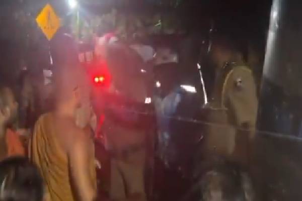 நள்ளிரவில் திருக்கோணமலையில் பதற்ற நிலை ; அதிரடியாக அகற்றப்பட்ட புத்தர் | Trincomalee Midnight Buddha Statue Removed Sudden நள்ளிரவில் திருக்கோணமலையில் பதற்ற நிலை ; அதிரடியாக அகற்றப்பட்ட புத்தர் | Trincomalee Midnight Buddha Statue Removed Sudden